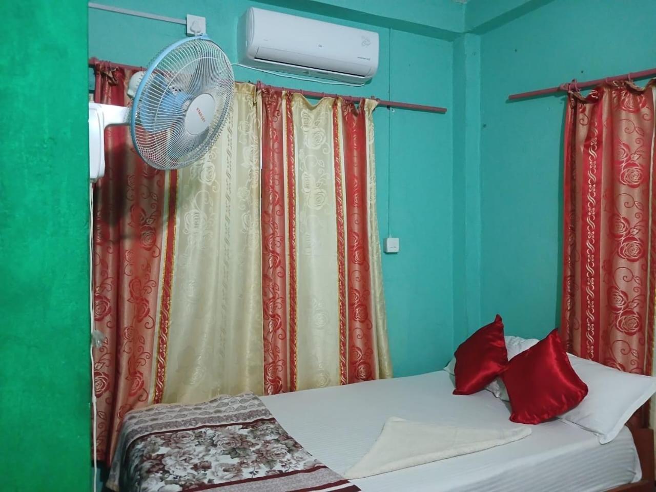 Tiger Corner Inn Homestay 사우라하 외부 사진